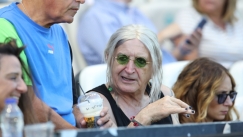 Ο Νίκος Καρβέλας