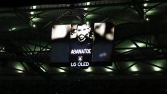 Πανό με στίχους ΛΕΞ στο ΑΕΚ - Παναθηναϊκός στη μνήμη του Μιχάλη Κατσούρη 