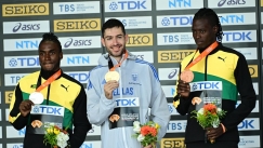 Ο Μίλτος Τεντόγλου με το χρυσό μετάλλιο στο παγκόσμιο πρωτάθλημα της Βουδαπέστης
