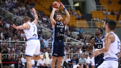 Ο Τόμας Γουόκαπ ευστοχεί σε buzzer beater.