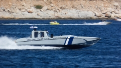 Κλεμμένο σκάφος από τη μαρίνα της Βουλιαγμένης βρέθηκε στα Άνω Λιόσια μαζί με οπλοστάσιο
