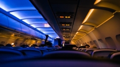 Θρίλερ σε πτήση: Πίστευαν ότι η επιβάτιδα κοιμόταν, όμως ήταν νεκρή