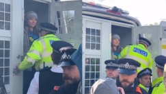 Συνελήφθη η Γκρέτα Τούνμπεργκ: Συμμετείχε σε διαδήλωση για το κλίμα στο Λονδίνο (vid)