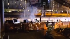 Σοκάρει το βίντεο ντοκουμέντο από τη στιγμή που το λεωφορείο στη Βενετία πέφτει από τη γέφυρα (vid)