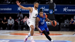 O Γουίλ Κλάϊμπερν στο ματς απέναντι στην Βιλερμπάν