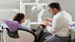 Ηλιούπολη: Εισαγγελική έρευνα σε οδοντίατρο για άσκηση επαγγέλματος χωρίς πτυχίο