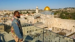 Ο Φλόιντ Μεϊγουέδερ ενισχύει τον στρατό τού Ισραήλ στον πόλεμο εναντίον της Χαμάς