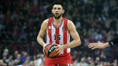 Ο Κώστας Παπανικολάου του Ολυμπιακού κόντρα στην Αναντολού Εφές.