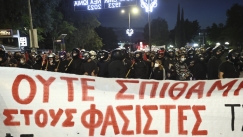 «Φρούριο» το Νέο Ηράκλειο: Προσαγωγές διαδηλωτών και «μπλόκο» της ΕΛΑΣ στην αντιφασιστική πορεία