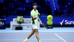 O Kάρλος Αλκαράθ πανηγυρίζει στο Τορίνο