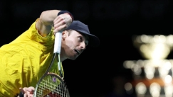 Ο Αλεξ ντε Μινόρ σε σερβίς