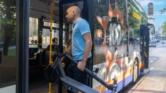 Το Υπουργείο Μεταφορών αποφάσισε αν τα ηλεκτρικά πατίνια επιτρέπονται σε λεωφορεία και Μετρό