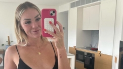 Μοντέλο του Only Fans θυμήθηκε τη στιγμή που ανακάλυψε ο πατριός της ήταν ο καλύτερος συνδρομητής της (vid)