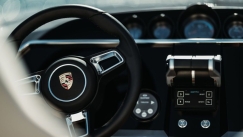 Tαχύπλοο με κινητήρα και μπαταρία από την ηλεκτρική Porsche Macan (vid)