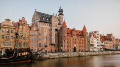 Γκντανσκ: Πώς τα «ενοχλητικά» στριπτιζάδικα διώχνουν τους τουρίστες από την πανέμορφη πόλη της Πολωνίας 