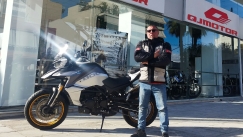 Στο Μανχάταν της Ερήμου ταξιδεύει η QJMotor SRT 800X