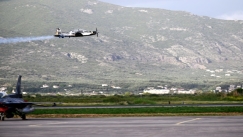 Πτώση αεροπλάνου της πολεμικής αεροπορίας στην Καλαμάτα (vid)