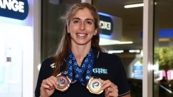 Η Άννα Ντουντουνάκη με τα μετάλλια από το ευρωπαϊκό πρωτάθλημα 25άρας πισίνας στο Οτοπένι