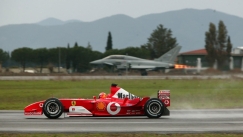 Σαν Σήμερα: Ο Σουμάχερ κάνει κόντρα με μαχητικό αεροσκάφος (vid)