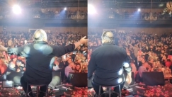 Όταν ο Καρράς είχε εμφανιστεί στο Ηράκλειο με «πεταλούδα» στο χέρι: «Δεν μπορώ να "κρεμάσω" τον κόσμο» (vid)