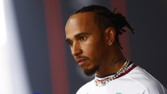 Κατάθεση ψυχής από Χάμιλτον: «Σκέφτηκα να σταματήσω μετά το Άμπου Ντάμπι του 2021» 