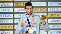 O Τεντόγλου με το μετάλλιο στο στήθος στη Βουδαπέστη