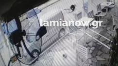 Σοκαριστικό βίντεο από τροχαίο: Ντελιβεράς πέφτει πάνω σε ΙΧ έκανε αναστροφή και του έκλεισε το δρόμο