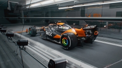 H νέα McLaren MCL38 «βρυχάται» για πρώτη φορά (vid)
