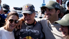 O μπαμπάς Σάινθ «ψήνει» τον γιο να υπογράψει στην Audi 