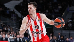 Ο Φίλιπ Πετρούσεφ με τη φανέλα του Ολυμπιακού