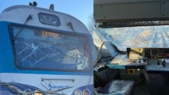 Απίστευτο σκηνικό στη Θεσσαλονίκη: Τρένο με 51 επιβάτες έπεσε σε δέντρο, τραυματίστηκε ο μηχανοδηγός