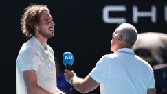 O Τσιτσιπάς δίνει συνέντευξη στο court