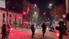 Επεισόδια στη Θεσσαλονίκη: Πέτρες και πυροτεχνήματα στους άνδρες των ΜΑΤ (vid) 