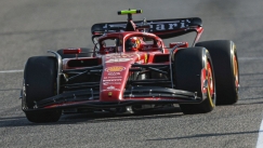O Σάινθ «έσπασε» τα χρονόμετρα με τη Ferrari τη δεύτερη μέρα δοκιμών στο Μπαχρέιν (vid)