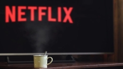 Η ξεκαρδιστική ανάρτηση του Netflix για τον γάμο των ομόφυλων ζευγαριών