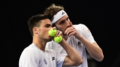 Πέτρος και Στέφανος Τσιτσιπάς συζητούν πόντο