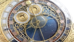 Γυναίκα στην Αγγλία βρήκε μια απίστευτη χρονοκάψουλα κάτω από τις σανίδες του δαπέδου της 