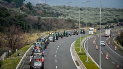 Ξεκίνησε η κάθοδος των αγροτών: «Πλημμυρίζει» με τρακτέρ το κέντρο της Αθήνας (vid)