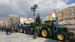 Έφτασαν τα πρώτα τρακτέρ στην Αθήνα: Ποιοι δρόμοι κλείνουν (vid)
