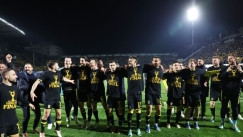 Οι παίκτες του Αρη με τα μπλουζάκια