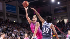 Φάση από τον αγώνα Βόννη - Ράστα Βέχτα.