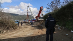 Μητέρα θύματος στα Τέμπη: «Ο γερανός λειτουργούσε επί 5 μέρες κανονικά χωρίς τσιμέντο» (vid)