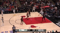 Ο Αντετοκούνμπο καρφώνει