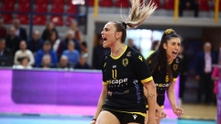 Η πασαδόρος της ΑΕΚ, Λαμπρινή Κωνσταντινίδου