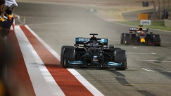 Σαν Σήμερα: H τιτανομαχία Χάμιλτον-Φερστάπεν στο Μπαχρέιν (vid)