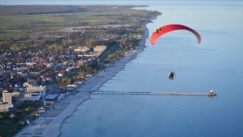 Ιωάννινα: 50χρονος με αλεξίπτωτο πλαγιάς «προσγειώθηκε» σε δέντρο και έμεινε εκεί μέχρι να έρθει η πυροσβεστική