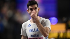 O Μίλτος Τεντλόγλου πιάνει τη μύτη του