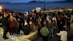 Νίσυρος: Πατέρας που κατήγγειλε 50χρονο ότι έδειξε πορνογραφικό υλικό στον 10χρονο γιο του κινδυνεύει με απέλαση (vid)