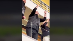 Ο Δημήτρης Μελισσανίδης πανηγυρίζει τη νίκη της ΑΕΚ επί του Ολυμπιακού