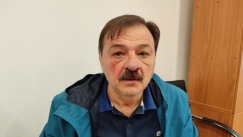 Μασκοφόρος ξυλοκόπησε δημοτικό σύμβουλο στον Βόλο: Τον κυνήγησαν και έπαθαν... πλάκα όταν του έβγαλαν την κουκούλα